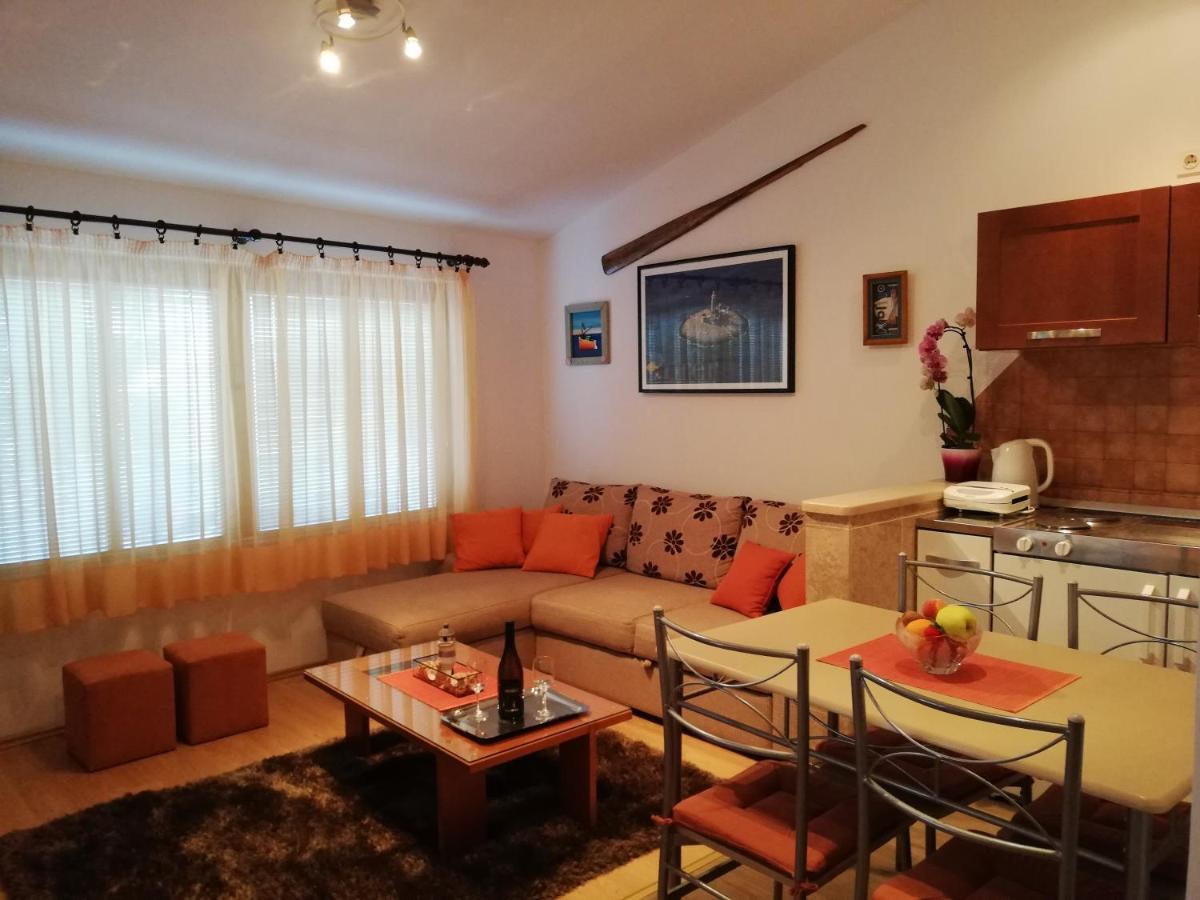 Adria Apartments 普拉 外观 照片